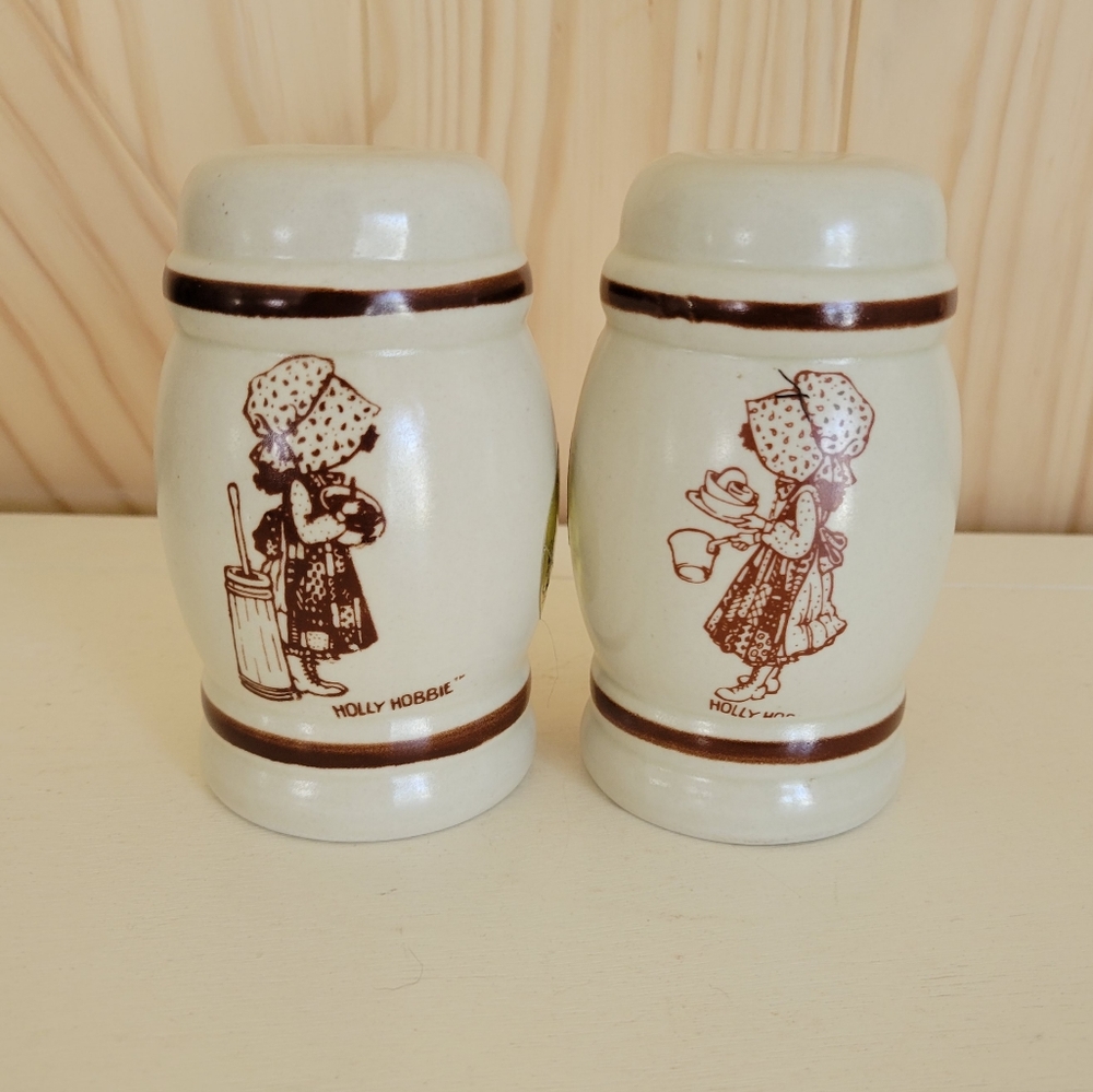Holly Hobbie vintage Hearth & Home collectible large salt & pepper shakers